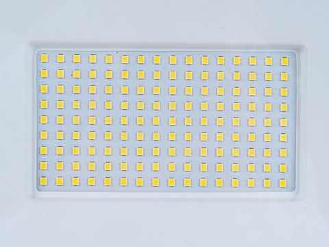 Naświetlacz LED 2x100W ze statywem budowlanym teleskopowym i przewodem - barwa biała neutralna 4500K (1)