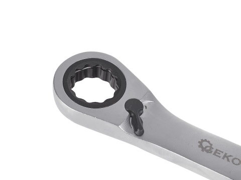 Zestaw nasadek przelotowych spline z grzechotką 10-24mm 17el. CrV (10)