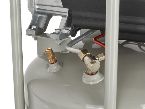 Kompresor olejowy pionowy 50L (1)