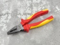 Szczypce izolowane uniwersalne 180mm VDE (60)