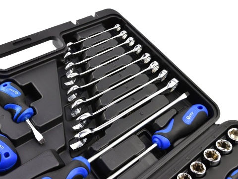 Zestaw narzędzi, kluczy i wkrętaków 73el. (4)